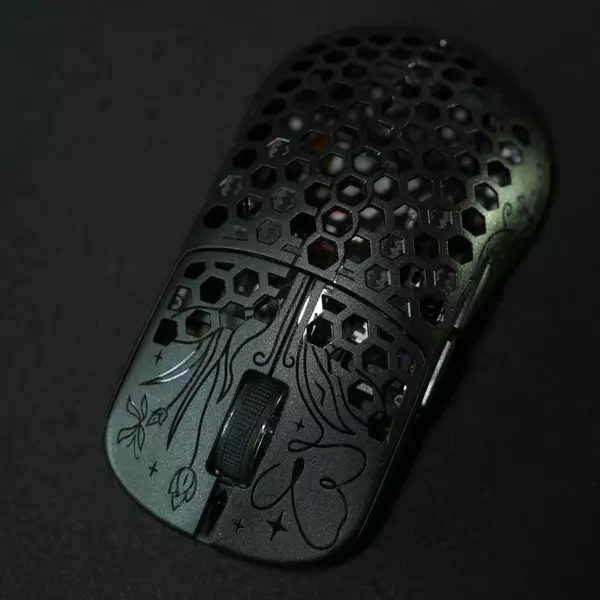 Unius Black Lotus 8K Gaming Mouse