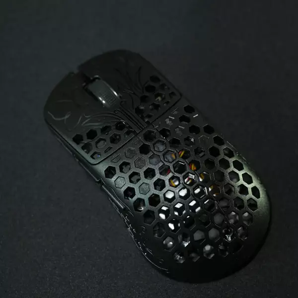 Unius Black Lotus 8K Gaming Mouse