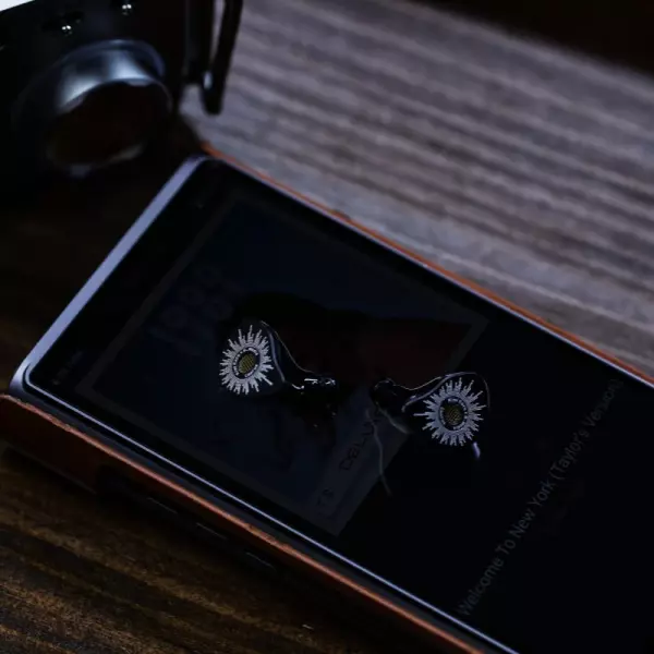 Kiwi Ears x B_Media: Chorus IEM Earphones