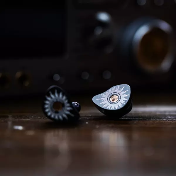 Kiwi Ears x B_Media: Chorus IEM Earphones