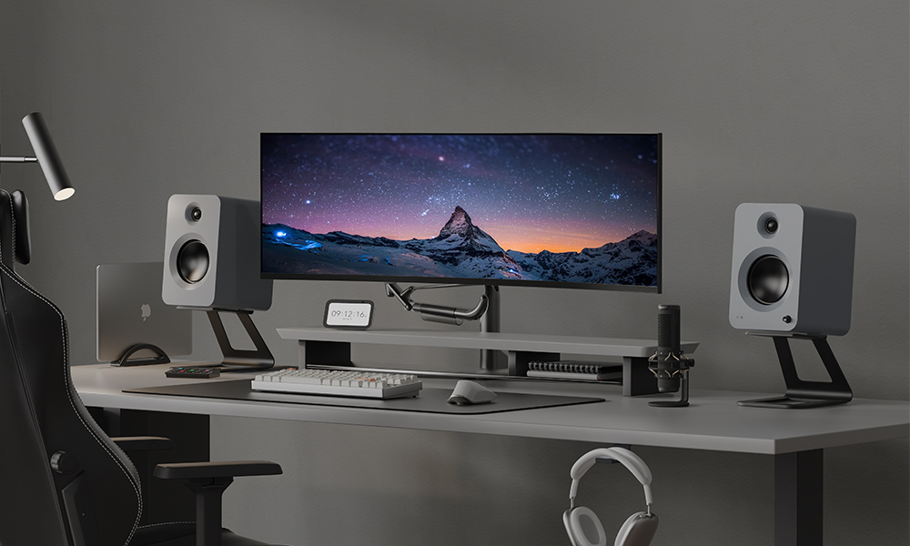 renmg-se6-desktop-lifestyle.jpg